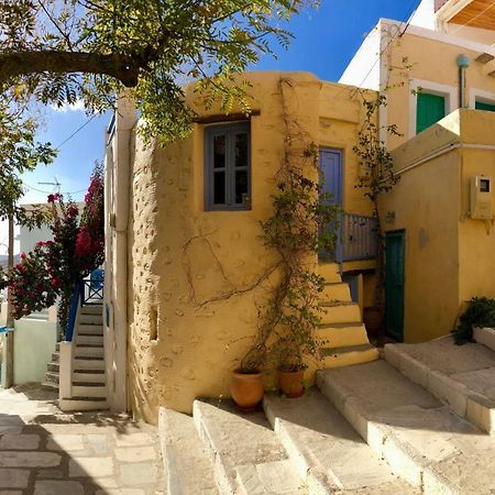 Traditional Medieval Stone House In "Ano Syros" Exterior photo