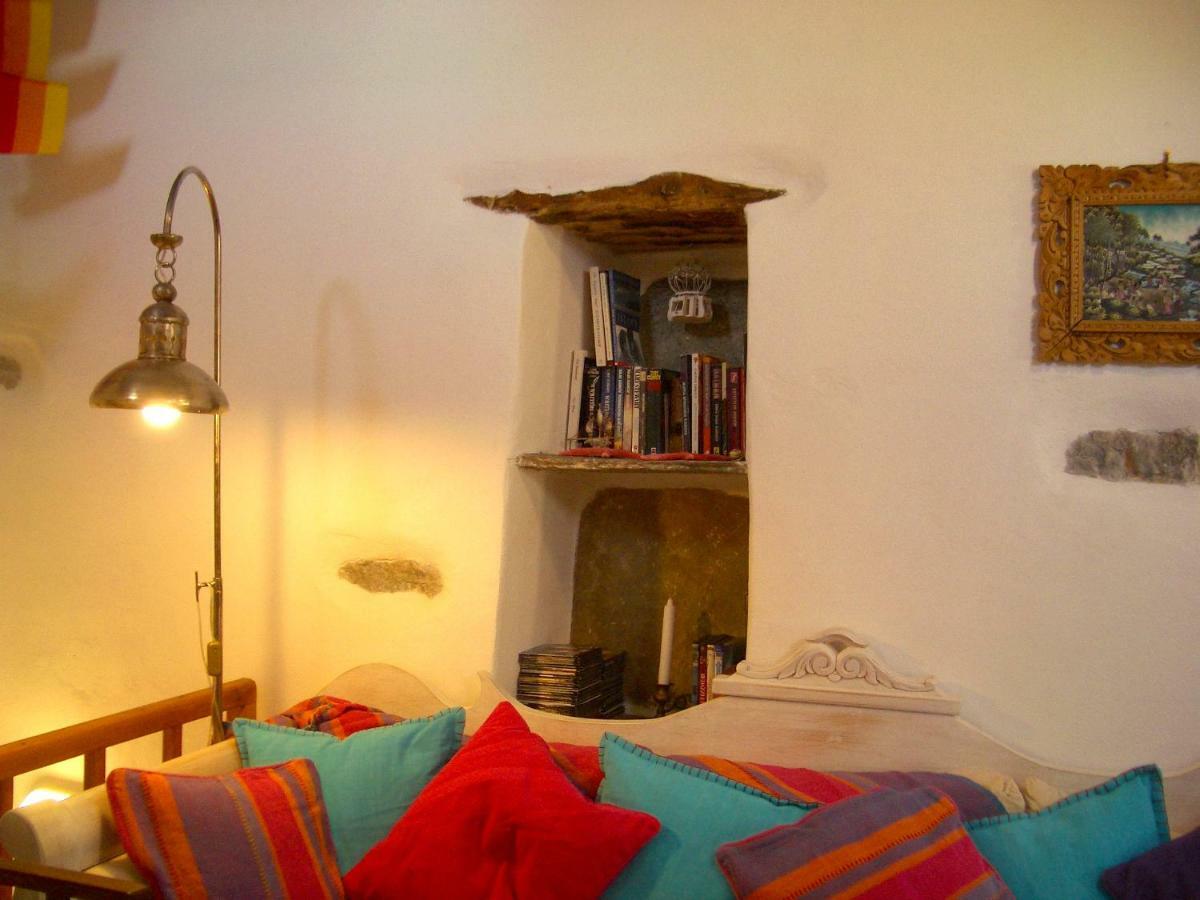 Traditional Medieval Stone House In "Ano Syros" Exterior photo