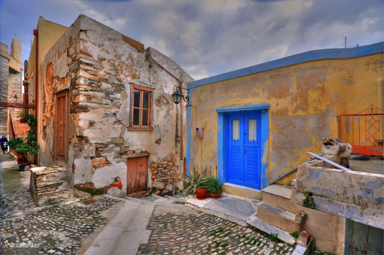 Traditional Medieval Stone House In "Ano Syros" Exterior photo