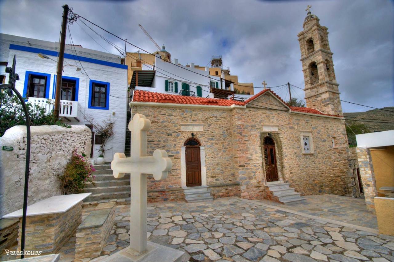 Traditional Medieval Stone House In "Ano Syros" Exterior photo