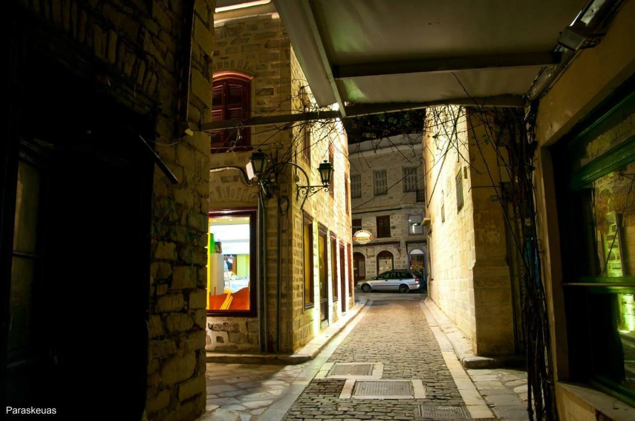 Traditional Medieval Stone House In "Ano Syros" Exterior photo